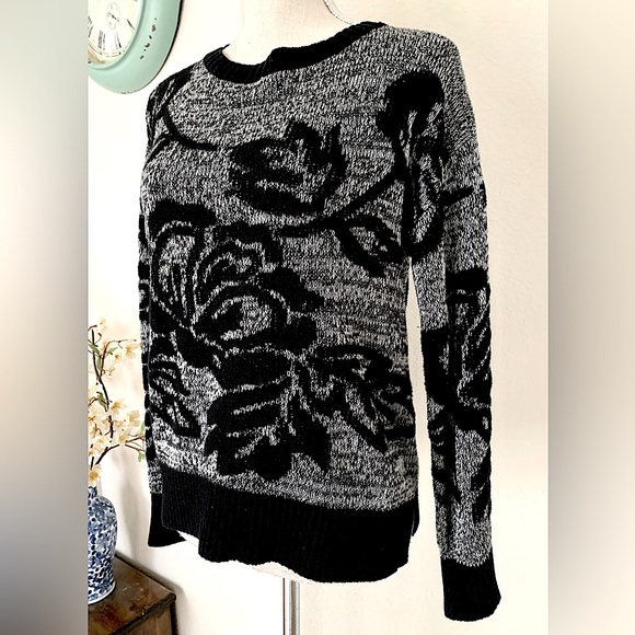 GAP Knit Sweater with Flower Graphic - Picture 6 of 12